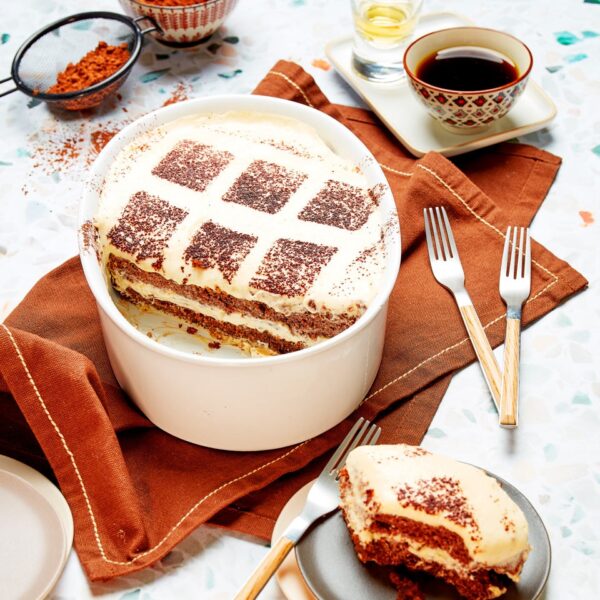 tiramisu cetogene mis en scene par styliste culinaire pour éditeurs